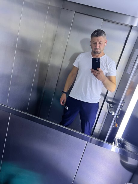 Photo nue de fuite OnlyFans de Mihai