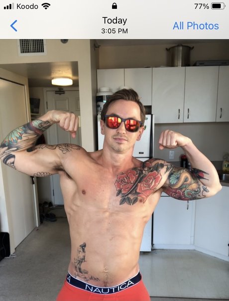 Photo nue de fuite OnlyFans de Mike Pillar