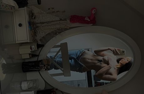 Photo nue de fuite OnlyFans de  Michelle Strnsk