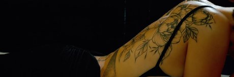 Photo nue de fuite OnlyFans de Memole Tattoosampampcaffee