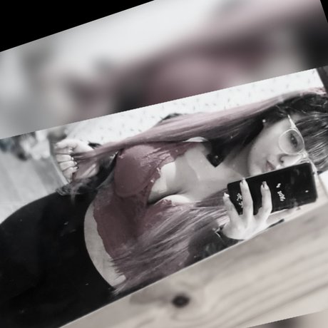 Photo nue de fuite OnlyFans de Miinii