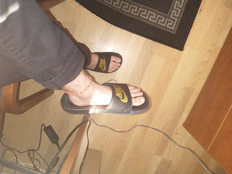 Photo nue de fuite OnlyFans de Feet Daddy