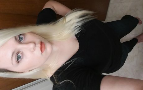 Photo nue de fuite OnlyFans de Mochii Amara