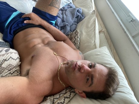 Photo nue de fuite OnlyFans de Mike Nepola