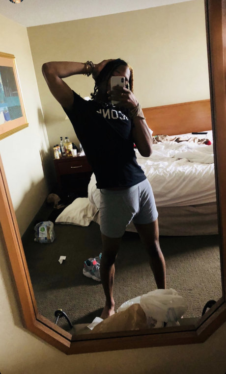 Photo nue de fuite OnlyFans de Mlemdna