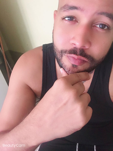 Photo nue de fuite OnlyFans de Xxx Triniboy