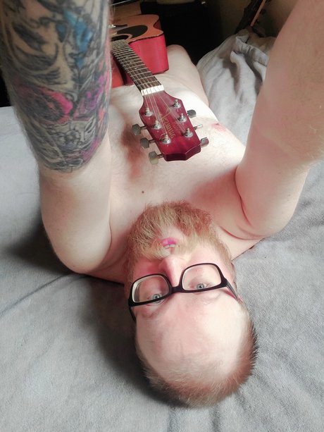 Photo nue de fuite OnlyFans de Nakedguitarman