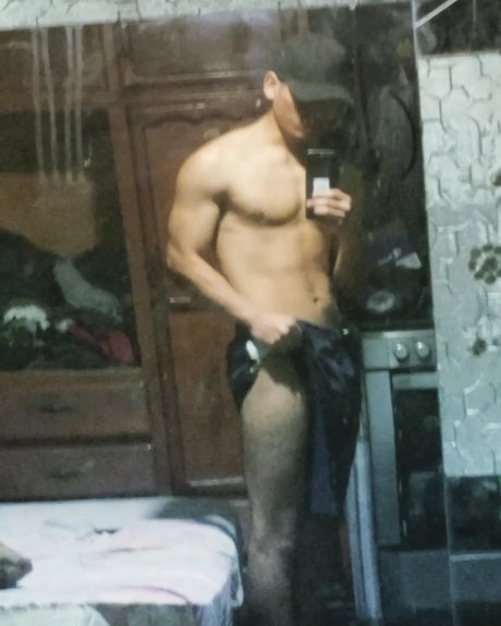 Photo nue de fuite OnlyFans de Mazzimo Montana