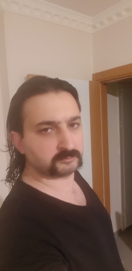Photo nue de fuite OnlyFans de Murat Hizli Ihtiyar