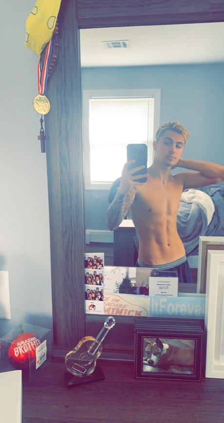 Photo nue de fuite OnlyFans de Nicky Lomuto