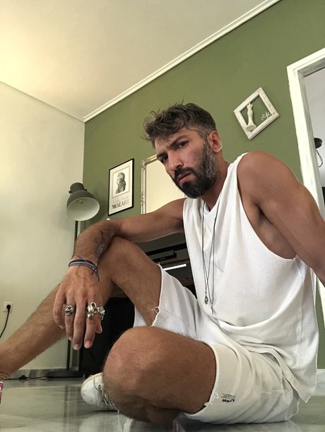 Photo nue de fuite OnlyFans de Nikos Gkarmpos