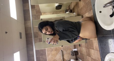 Photo nue de fuite OnlyFans de Adrii