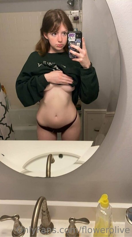 Photo nue de fuite OnlyFans de Flowerolive