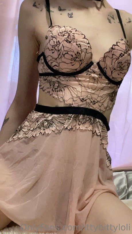 Photo nue de fuite OnlyFans de Ittybittyloli