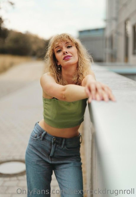 Photo nue de fuite OnlyFans de Sexyrockdrugnroll