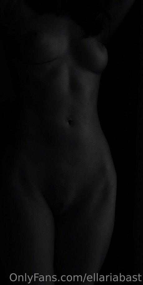 Photo nue de fuite OnlyFans de Ellariabast
