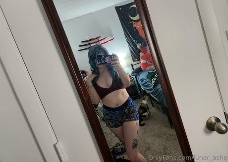 Photo nue de fuite OnlyFans de Lunarashe