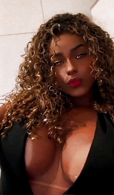 Photo nue de fuite OnlyFans de Ynaraabb