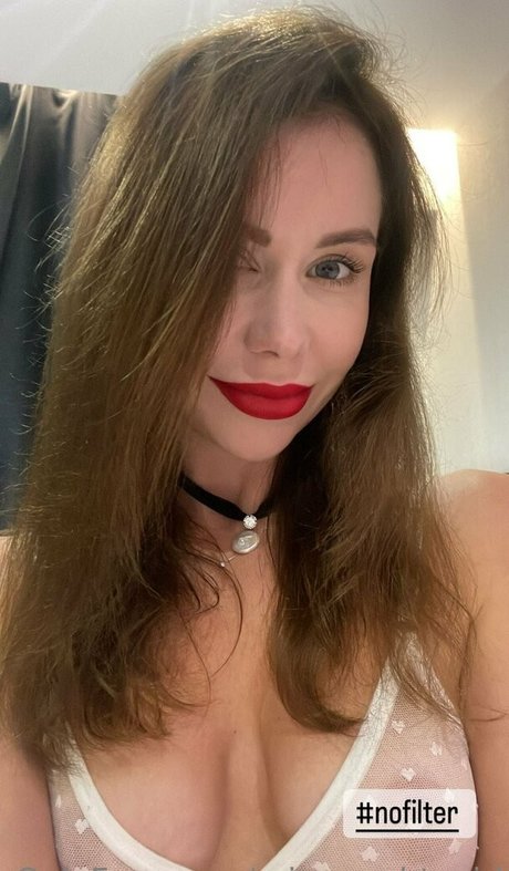 Photo nue de fuite OnlyFans de Mianaughtygirl