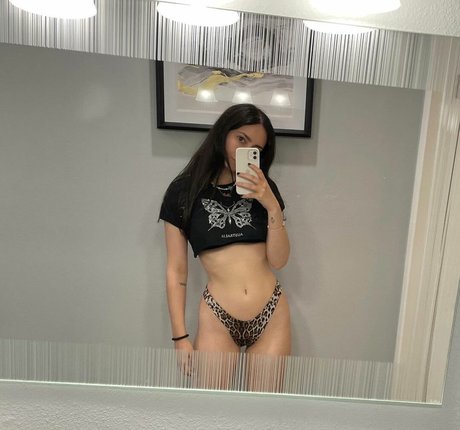 Photo nue de fuite OnlyFans de Lolo
