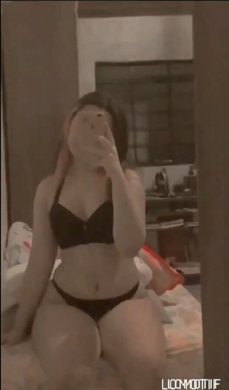 Photo nue de fuite OnlyFans de Capcut E Lomotif