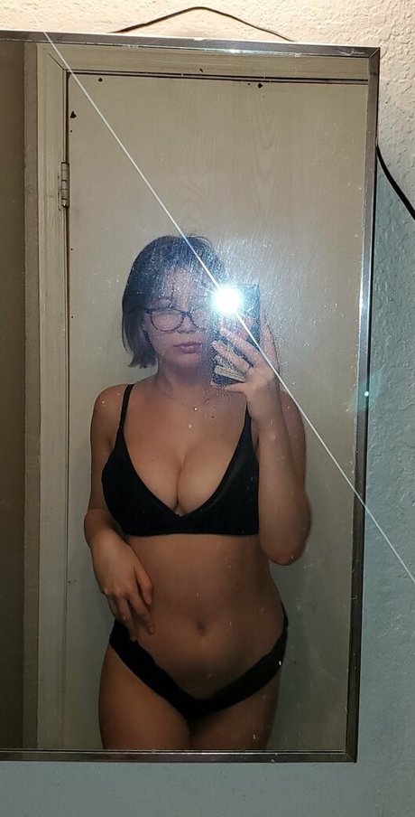 Photo nue de fuite OnlyFans de Mykenzieren