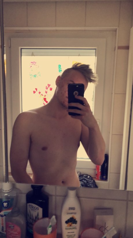 Photo nue de fuite OnlyFans de Officialmax