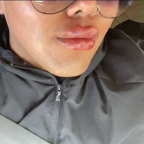 Photo nue de fuite OnlyFans de K A R D O