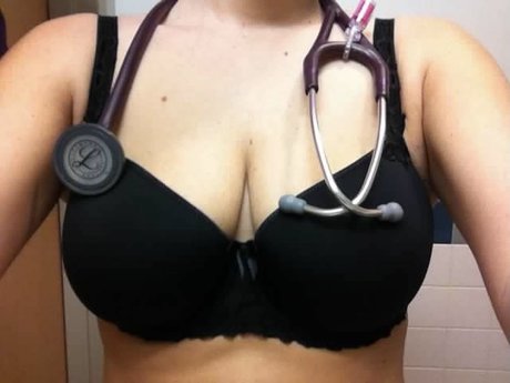 Photo nue de fuite OnlyFans de Nurse Nancy