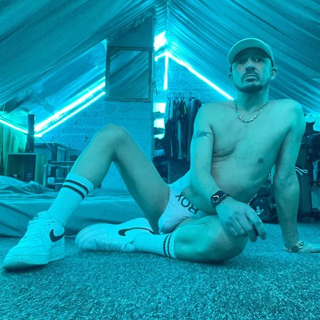 Photo nue de fuite OnlyFans de P4ulmcr