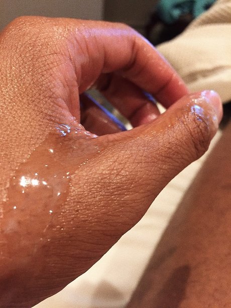 Photo nue de fuite OnlyFans de G O L D E N 