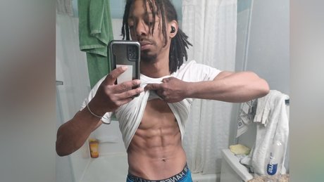 Photo nue de fuite OnlyFans de Poseidadon