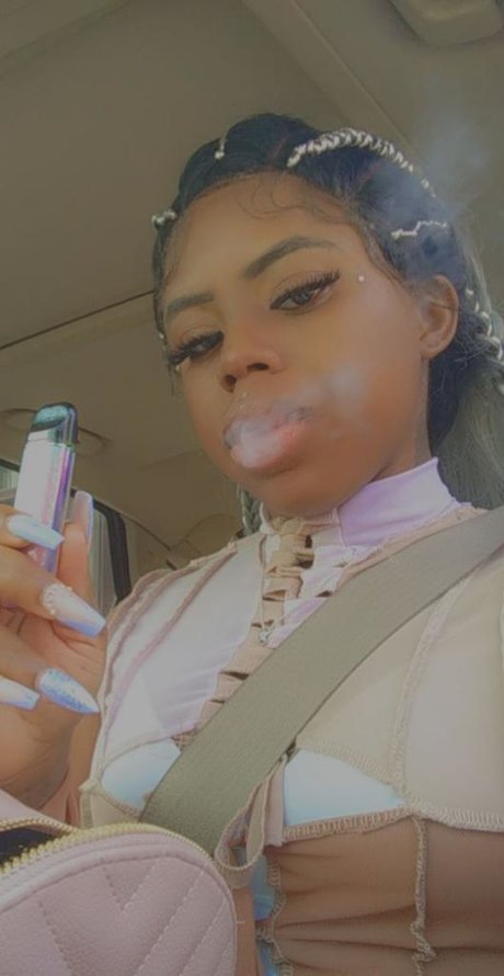Photo nue de fuite OnlyFans de Queen Unquie