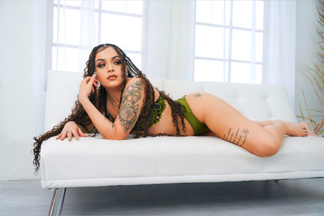 Photo nue de fuite OnlyFans de Prettylillpotheadd