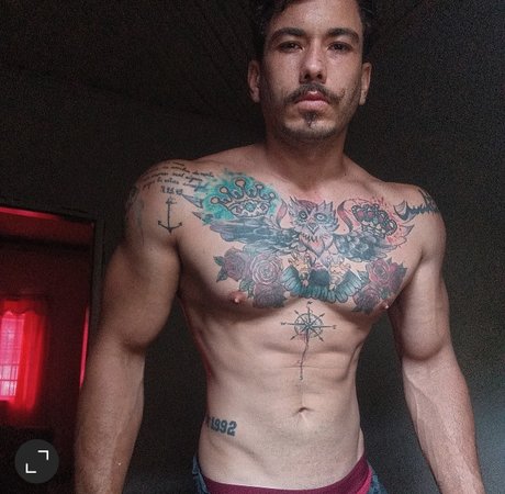 Photo nue de fuite OnlyFans de Hummer 