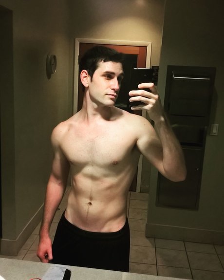 Photo nue de fuite OnlyFans de Redleafzach