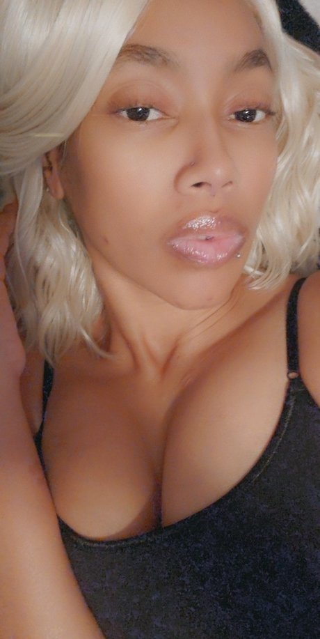 Photo nue de fuite OnlyFans de Redbone