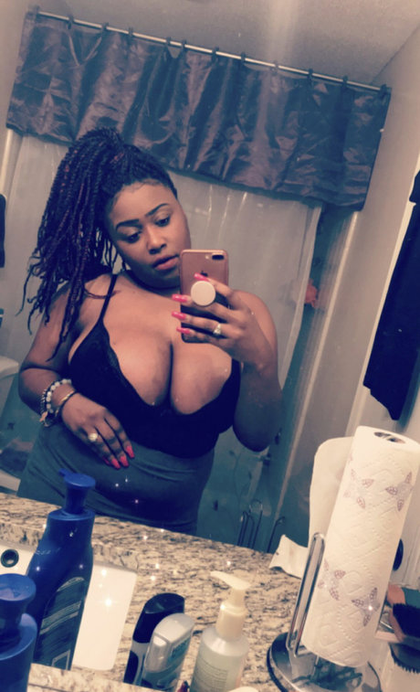 Photo nue de fuite OnlyFans de Mariah