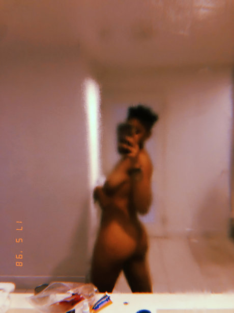 Photo nue de fuite OnlyFans de Nona