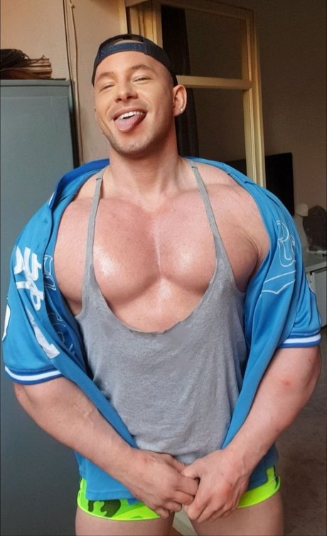 Photo nue de fuite OnlyFans de Roberto Gonzalez
