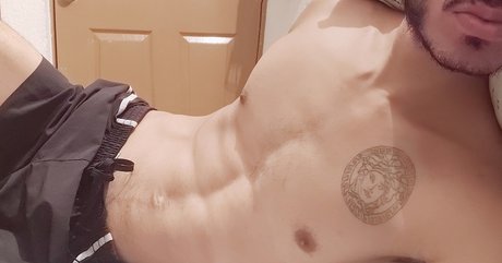 Photo nue de fuite OnlyFans de Marioversa