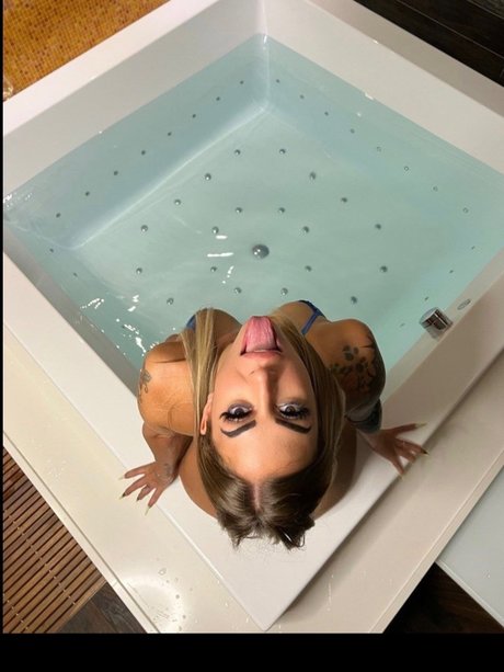 Photo nue de fuite OnlyFans de Marika Milani