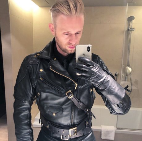 Photo nue de fuite OnlyFans de Masterdarkglove