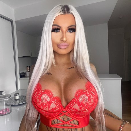 Photo nue de fuite OnlyFans de Blondebarbiebimb