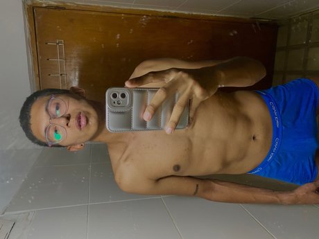 Photo nue de fuite OnlyFans de Rob