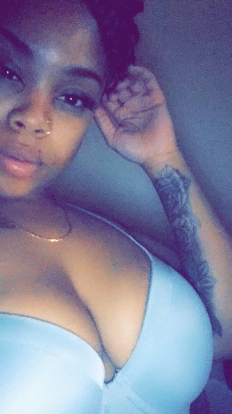 Photo nue de fuite OnlyFans de Lovelycurves69