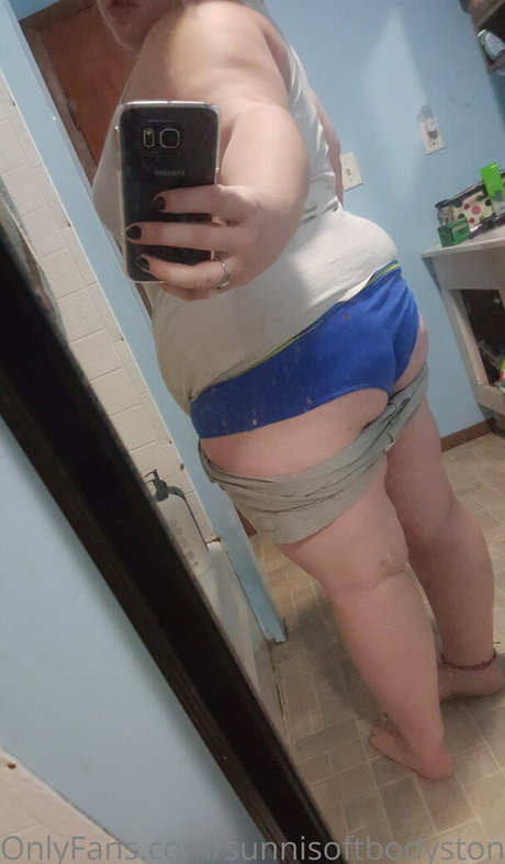 Photo nue de fuite OnlyFans de Sunnisoftbodystoner