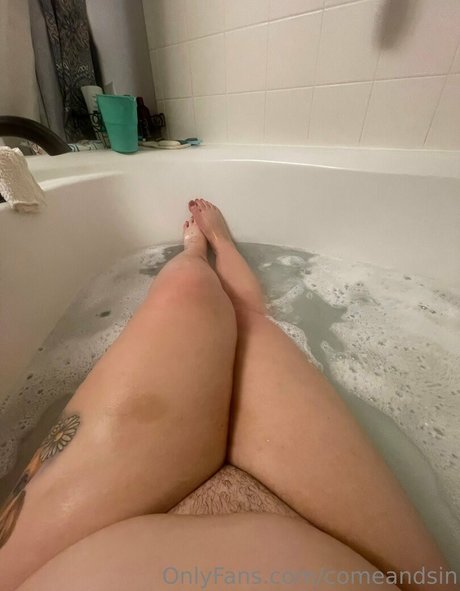 Photo nue de fuite OnlyFans de Comeandsin