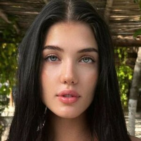 Photo nue de fuite OnlyFans de Alina Enero