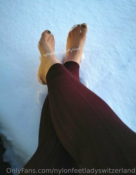 Photo nue de fuite OnlyFans de Nylonfeetladyswitzerland